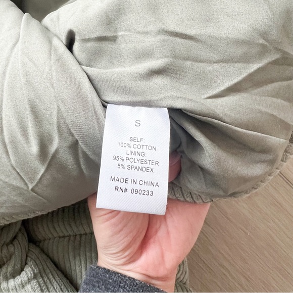 Pacsun Sage Green Corduroy Puffer - Picture 6 of 6